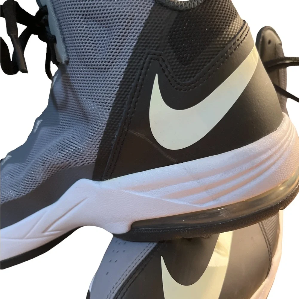 Nike AirMax Stutter Step 2 basketball sneakers with bag. Size 11.5